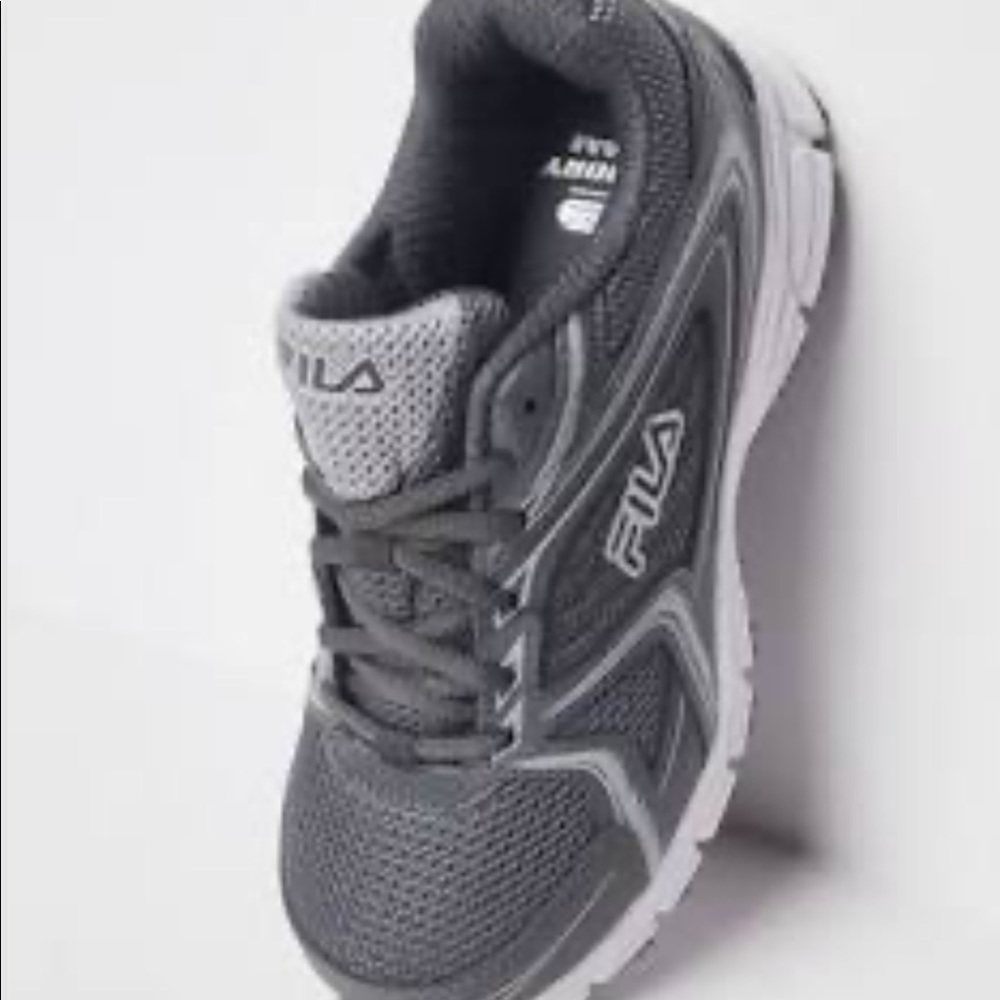 🔥REDUCED FINAL PRICE🔥Women’s FILA Steel Toe tennis shoes size 9 1/2 like new